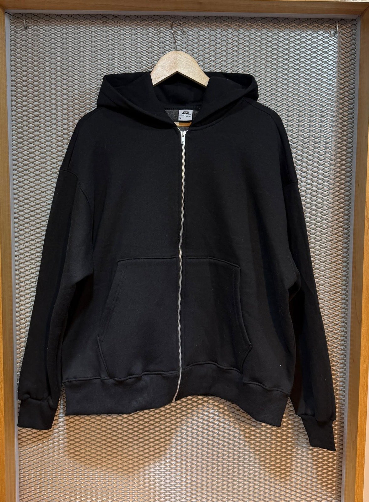 35cb57f6-b0c7-447b-ba80-593b9bcac3cd Campera boxy frisa - Imagen 1